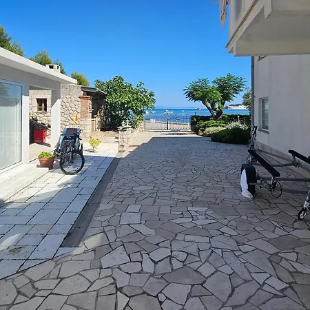 דירה Lovely In With House Sea View *